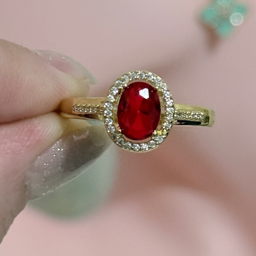 ⚜️ Elegant Gold and Red Gemstone Ring - Picture 4 of 5